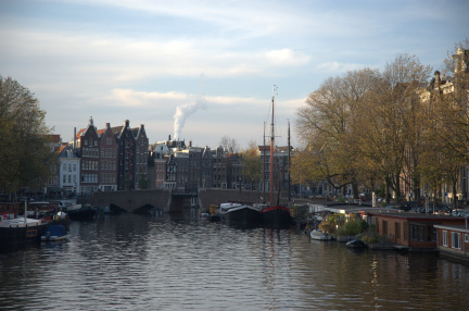 Canal, Bateau et Fumée