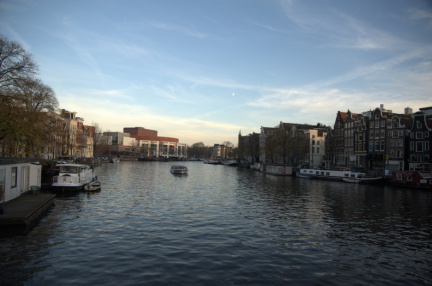 Bateau et maisons typiques