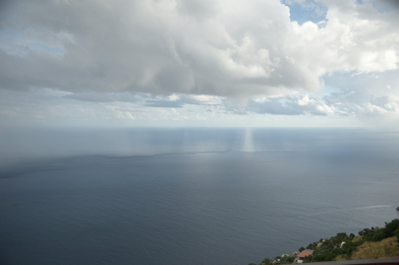 Pluie sur la mer 